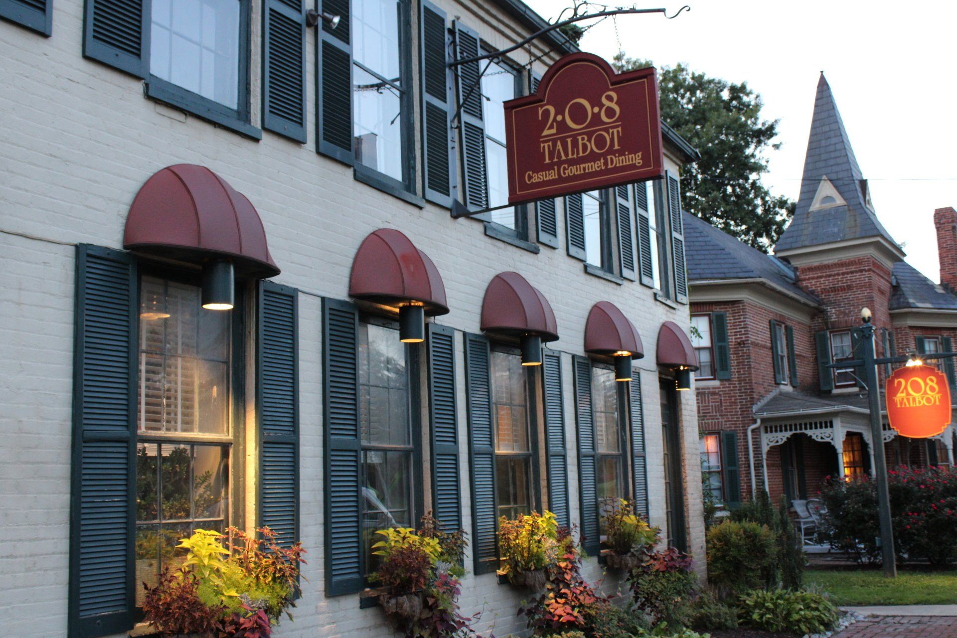 208 Talbot Restaurant | St. Michaels, MD | 410-745-3838