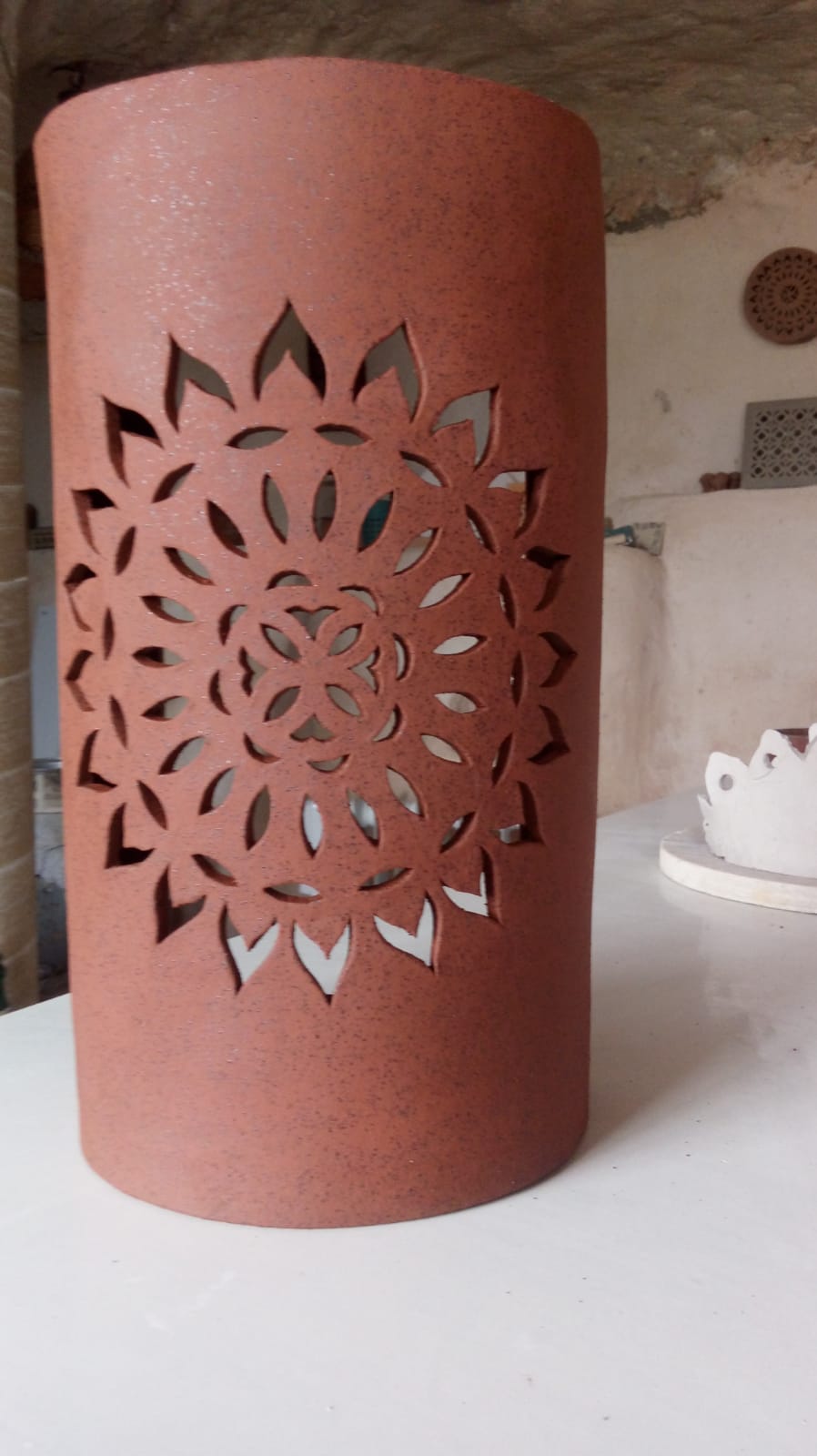 גוף תאורה צמוד קיר מקרמיקה דגם מנדלה