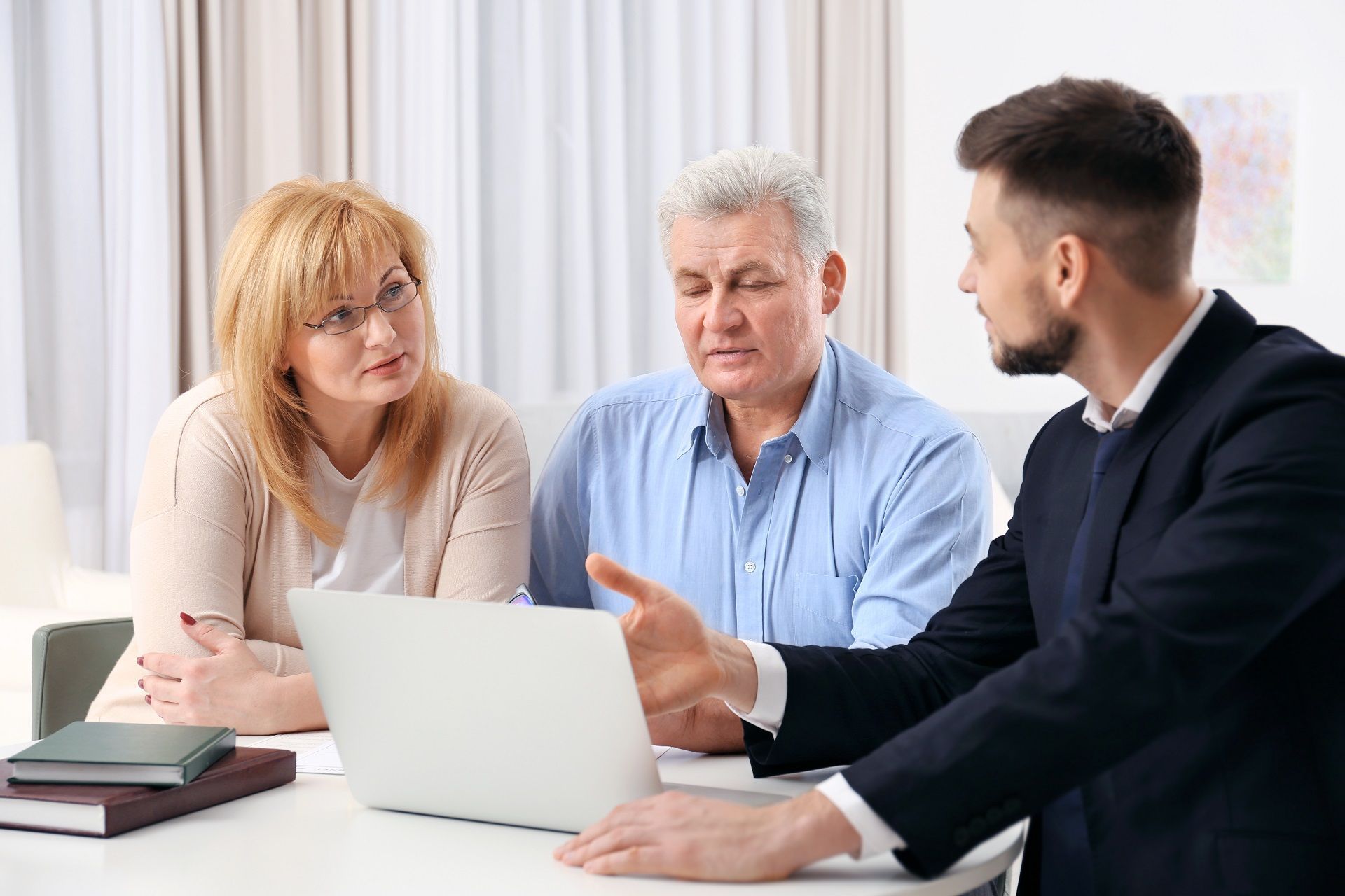 When Should I Hire an Elder Law Attorney? Understanding the Signs and Benefits