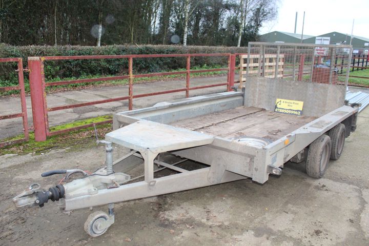 Small and large plant trailer hire