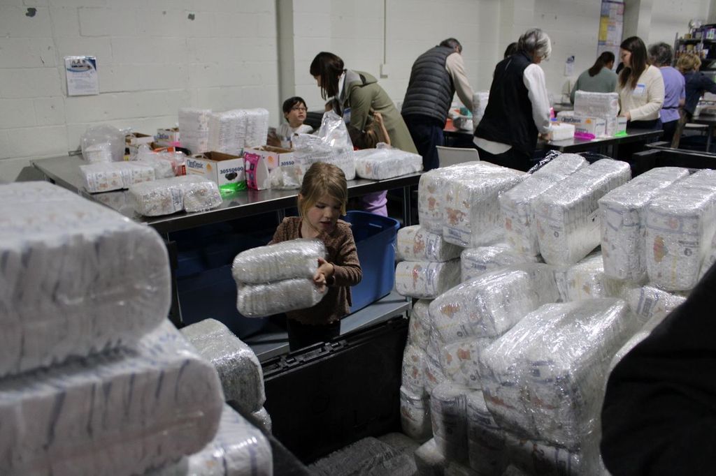 ShareBaby volunteers helping