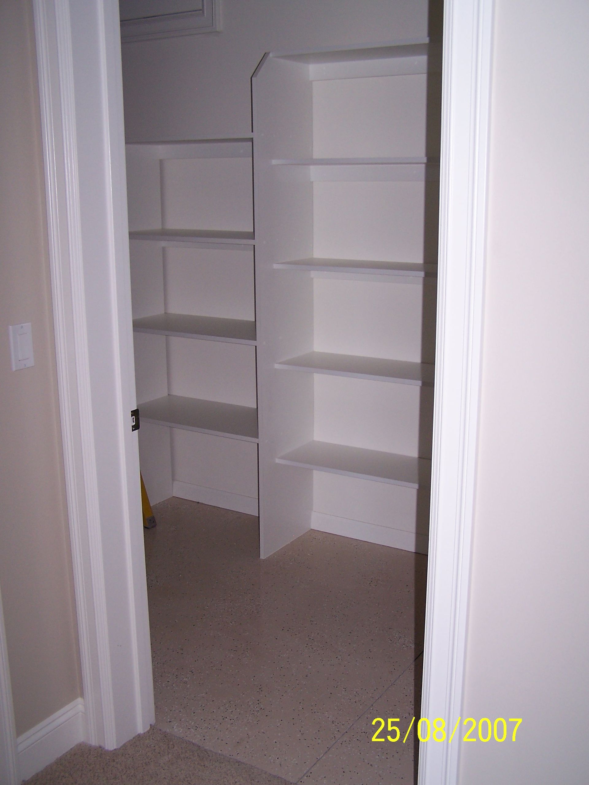 A photo of a closet taken on 25/08/2007