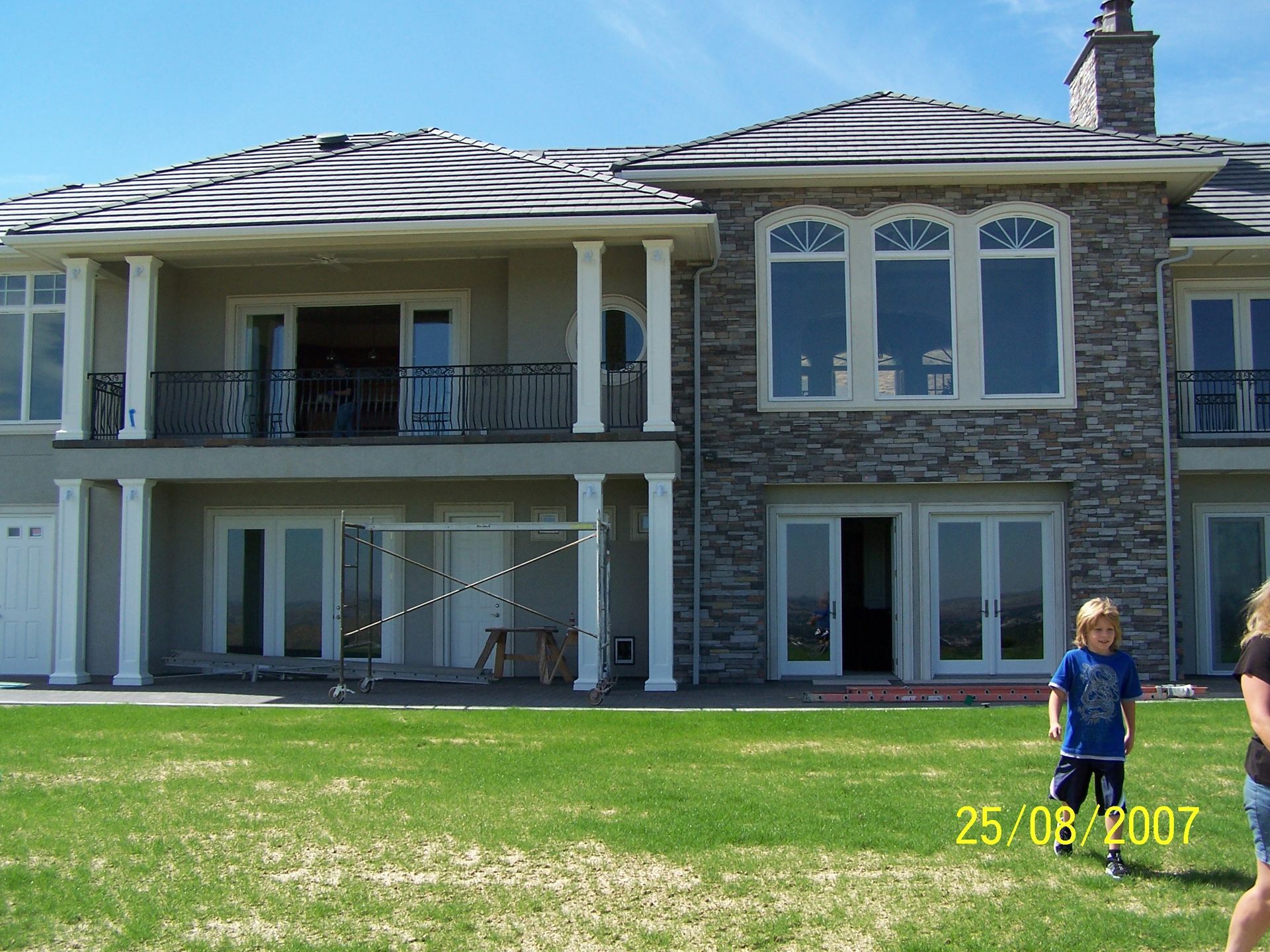 A picture of a house taken on 25/06/2007