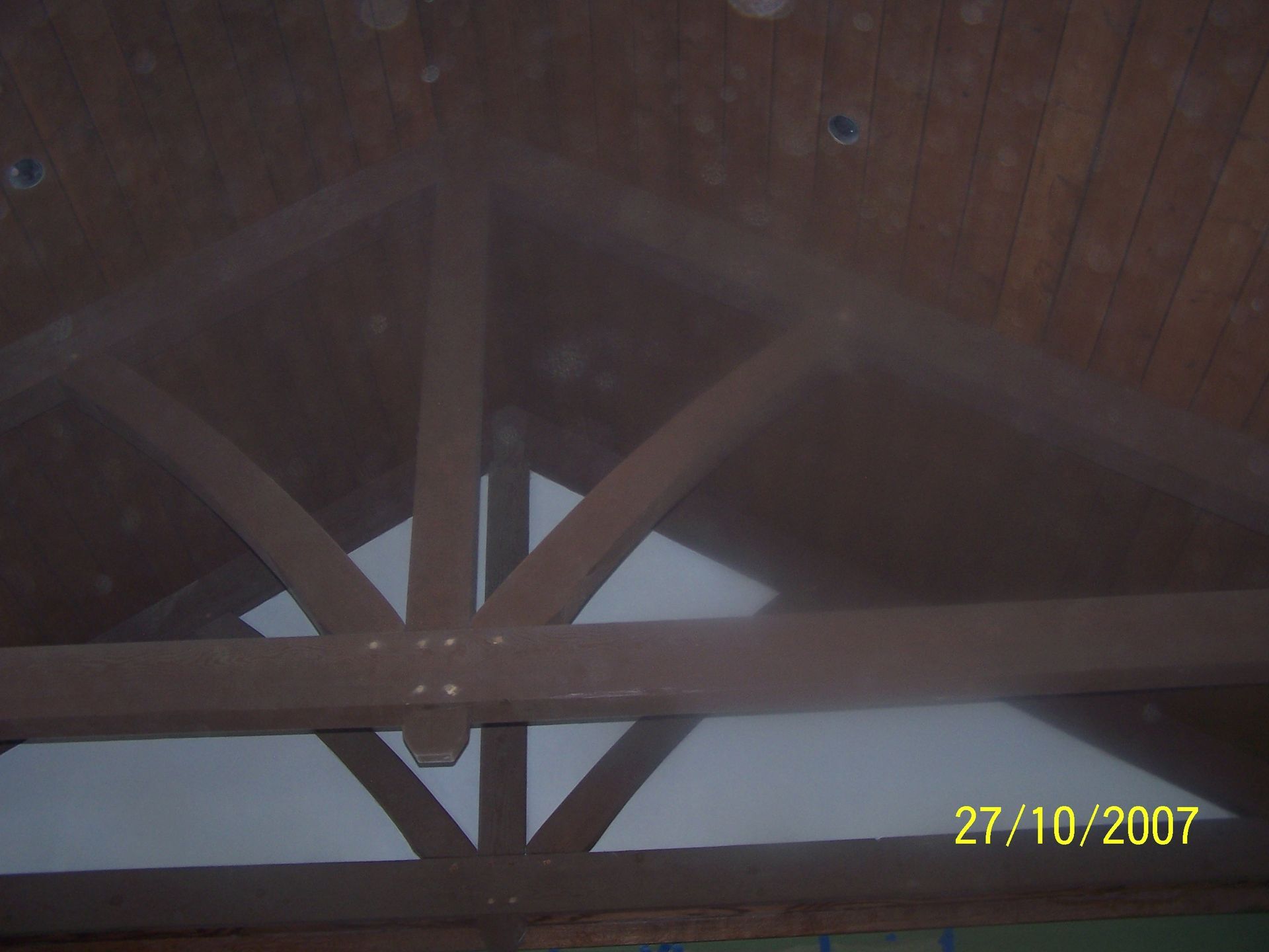 A photo of a wooden structure taken on 27/10/2007
