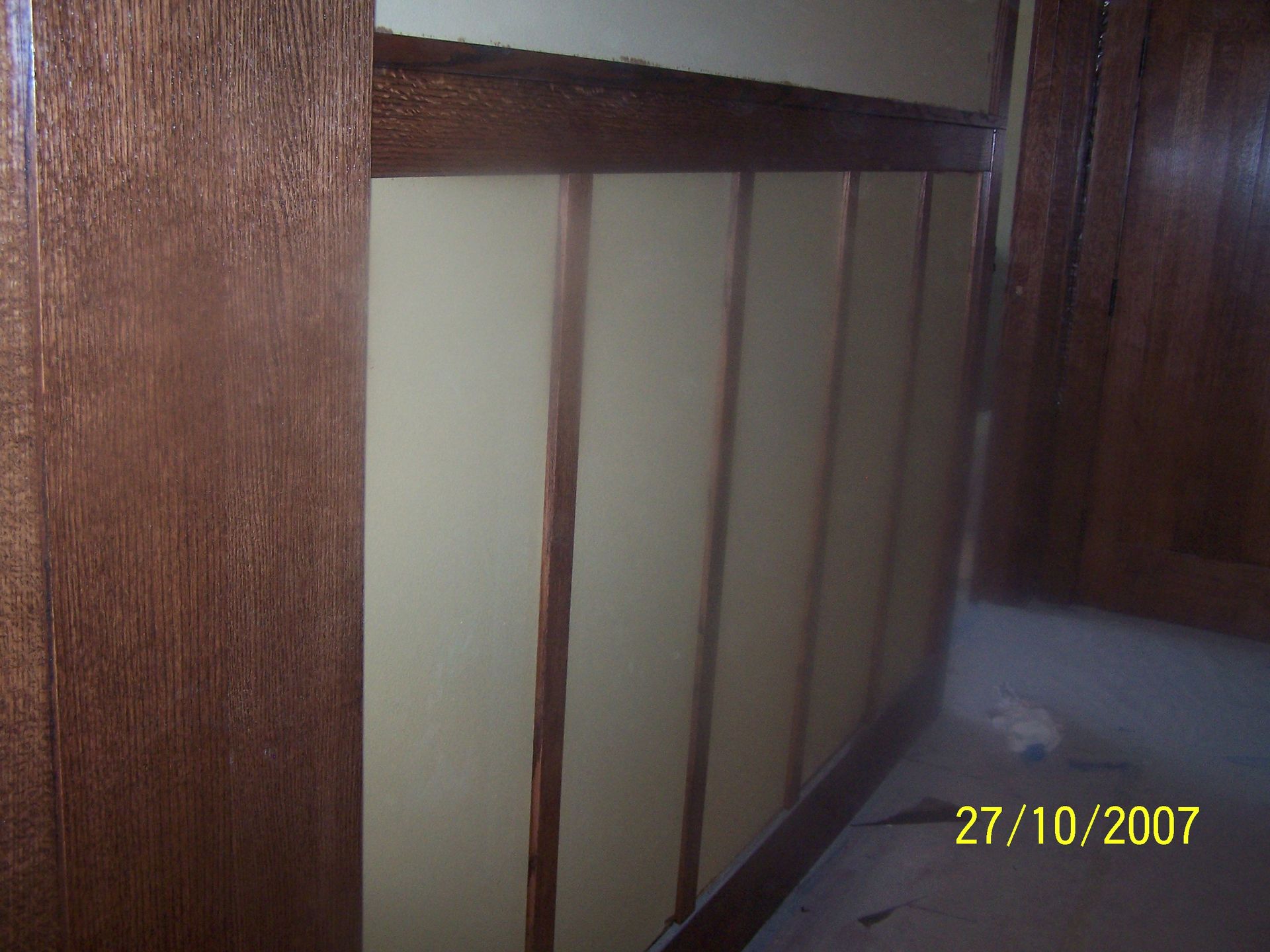 A photo of a wall taken on 27/10/2007