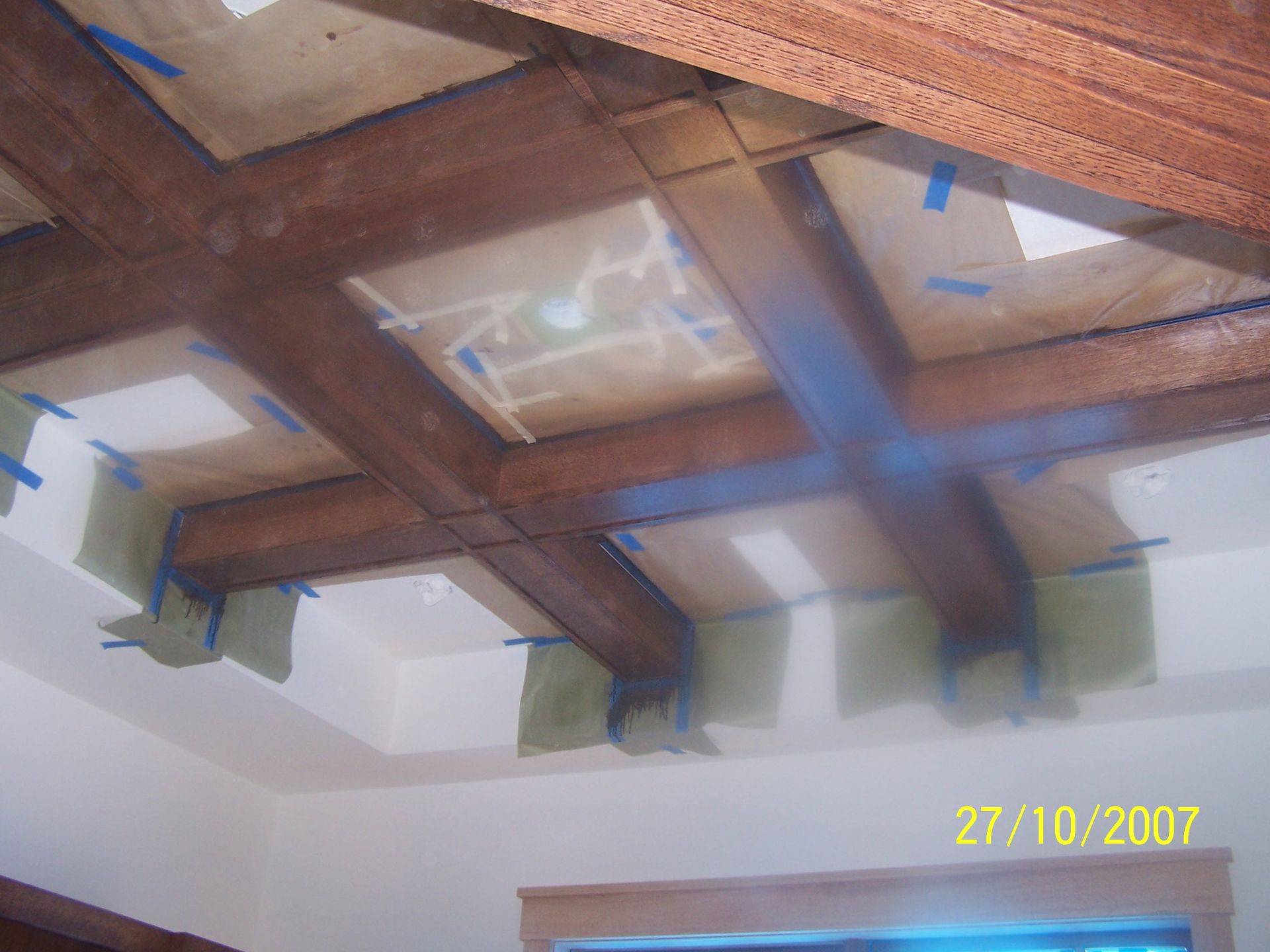 A picture of a ceiling that was taken on 27/10/2007