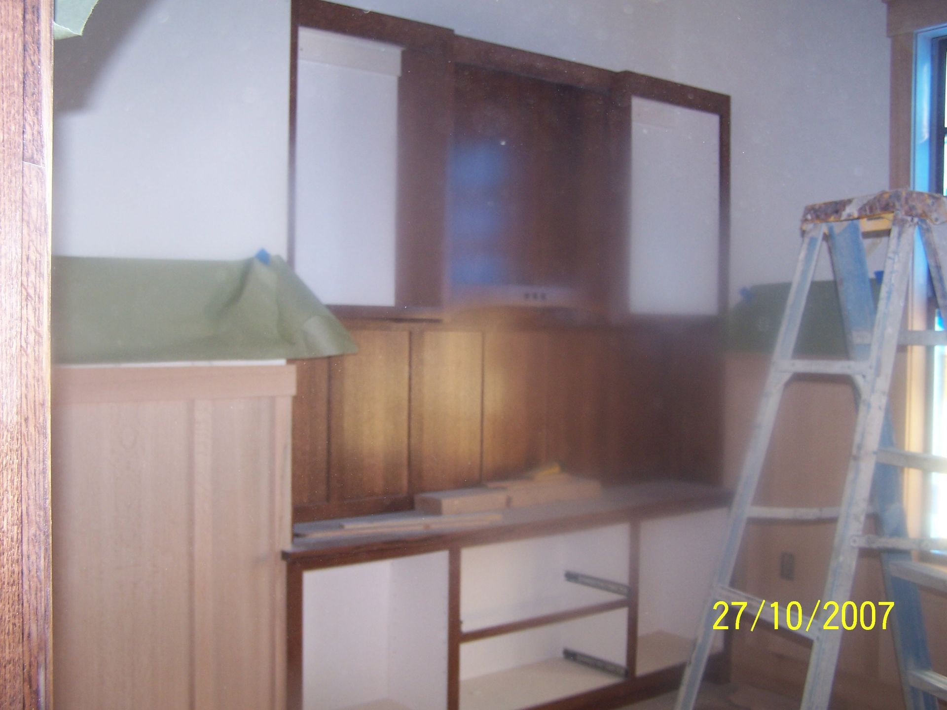 A photo of a kitchen taken on 27/10/2007