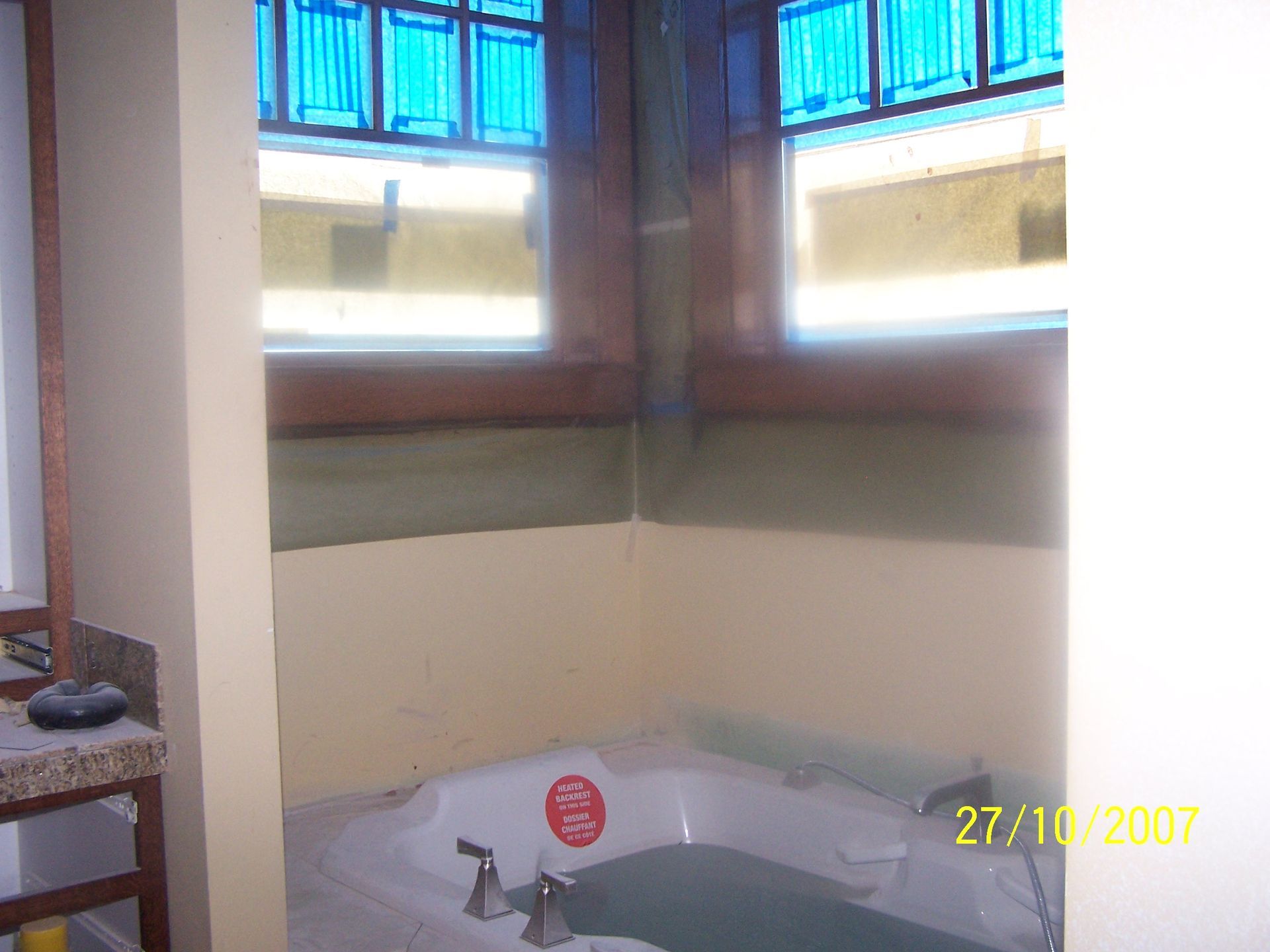 A picture of a bathtub taken on 27/10/2007