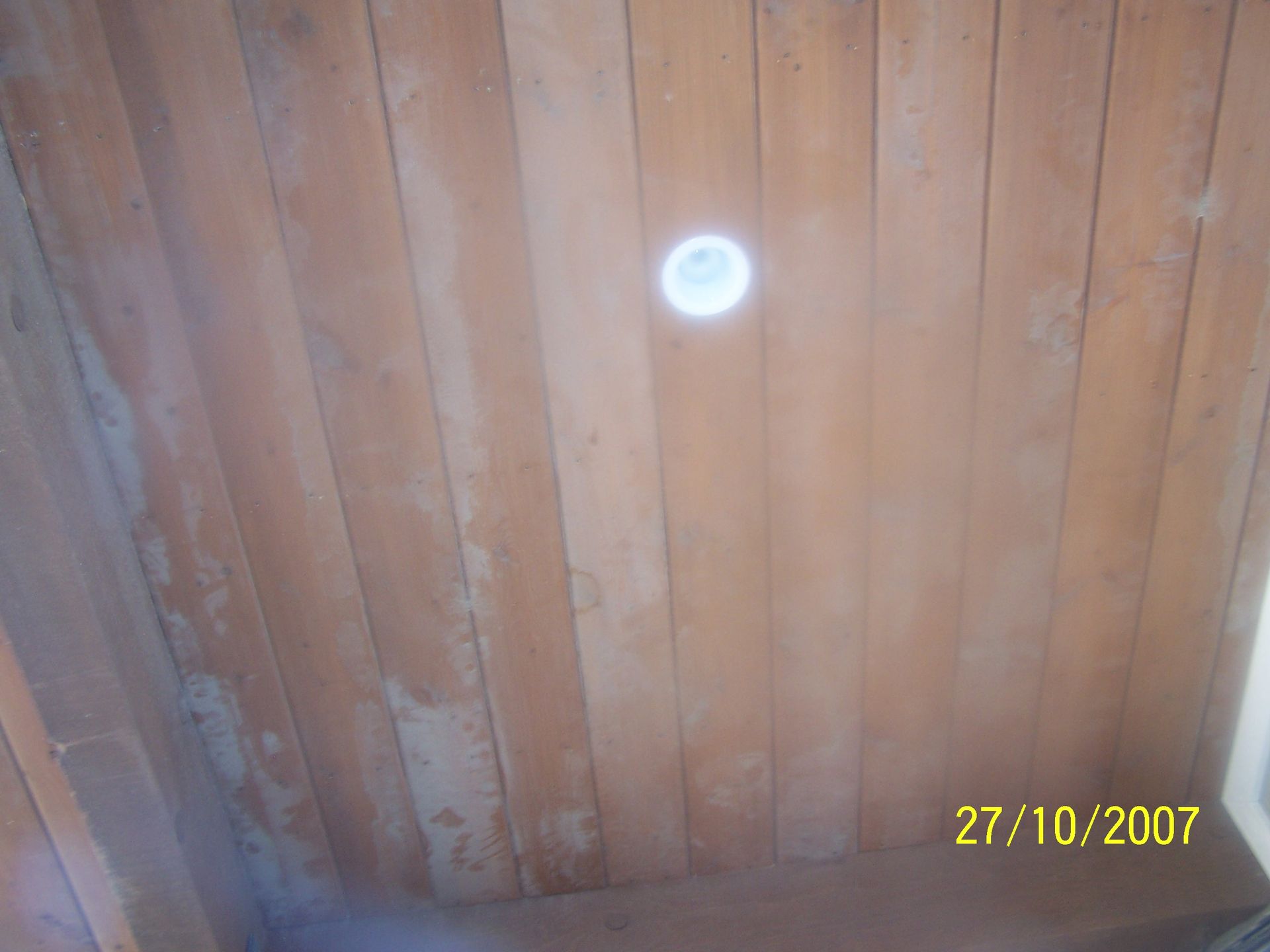 A picture of a wooden ceiling taken on 27/10/2007