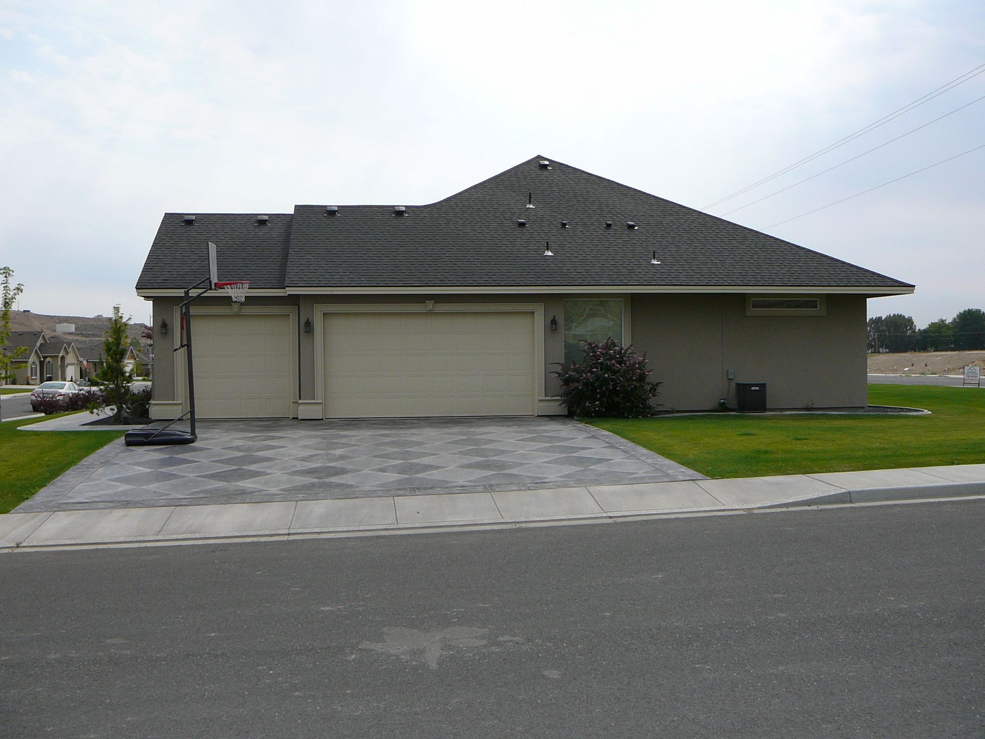 A house with a basketball hoop in front of it