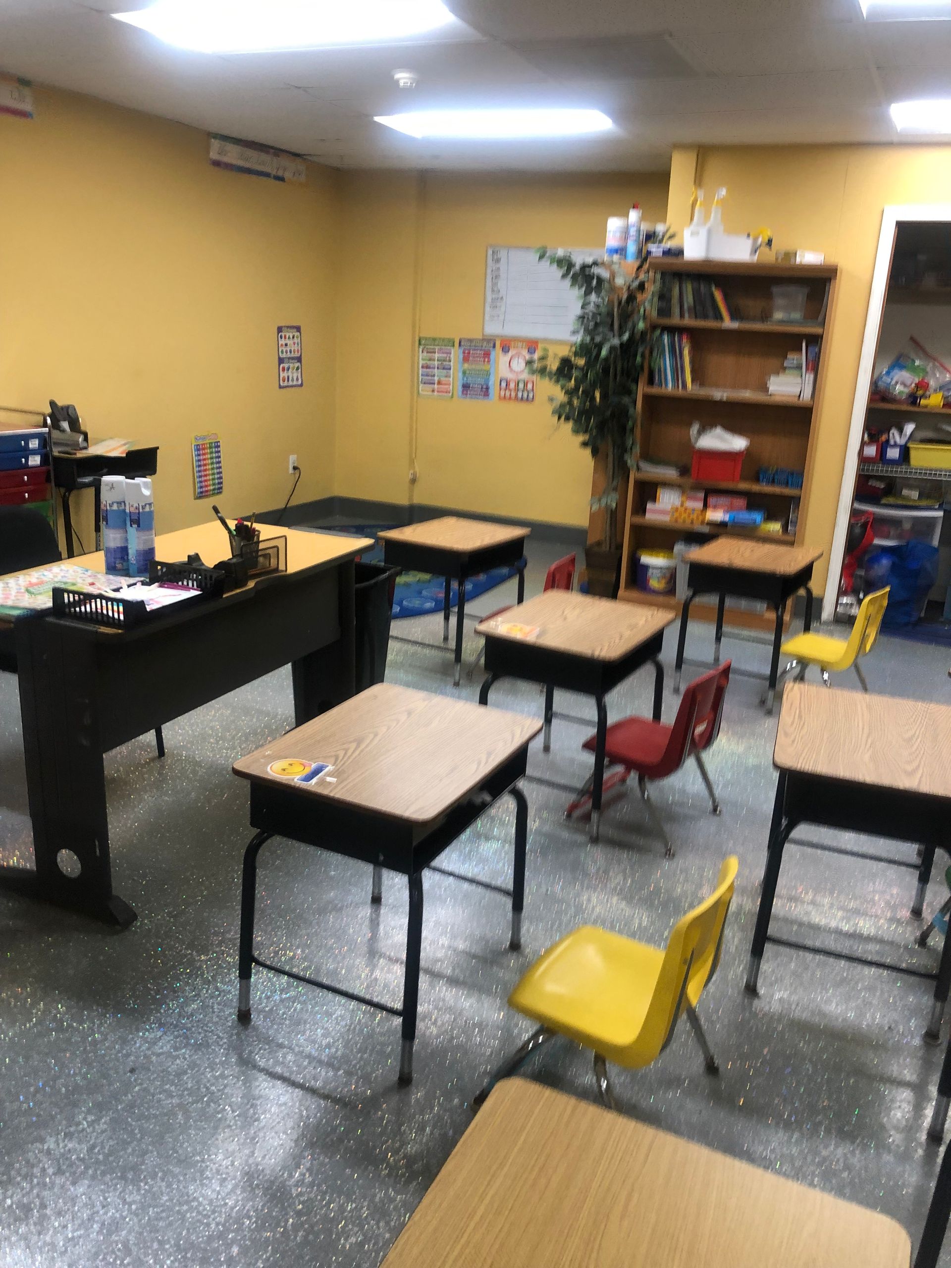 a classroom with a lot of desks and chairs