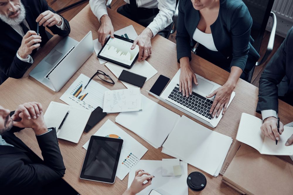 HR team reviewing January 2026 pay equity and transparency compliance checklist