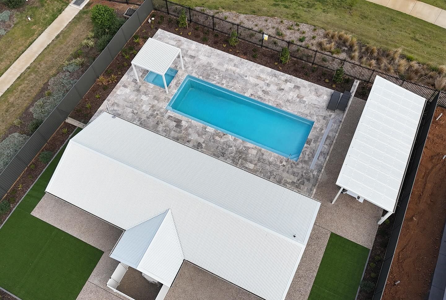 A birds eye point of view of a pool and pool area — SJ Pools and Concreting in Parkes, NSW