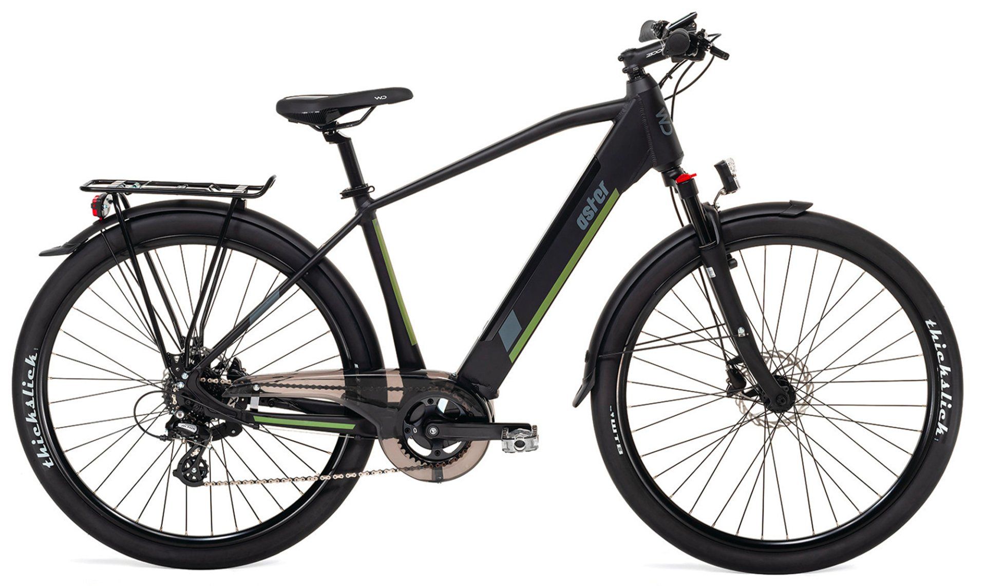 Una bicicletta elettrica nera con portapacchi posteriore su sfondo bianco.