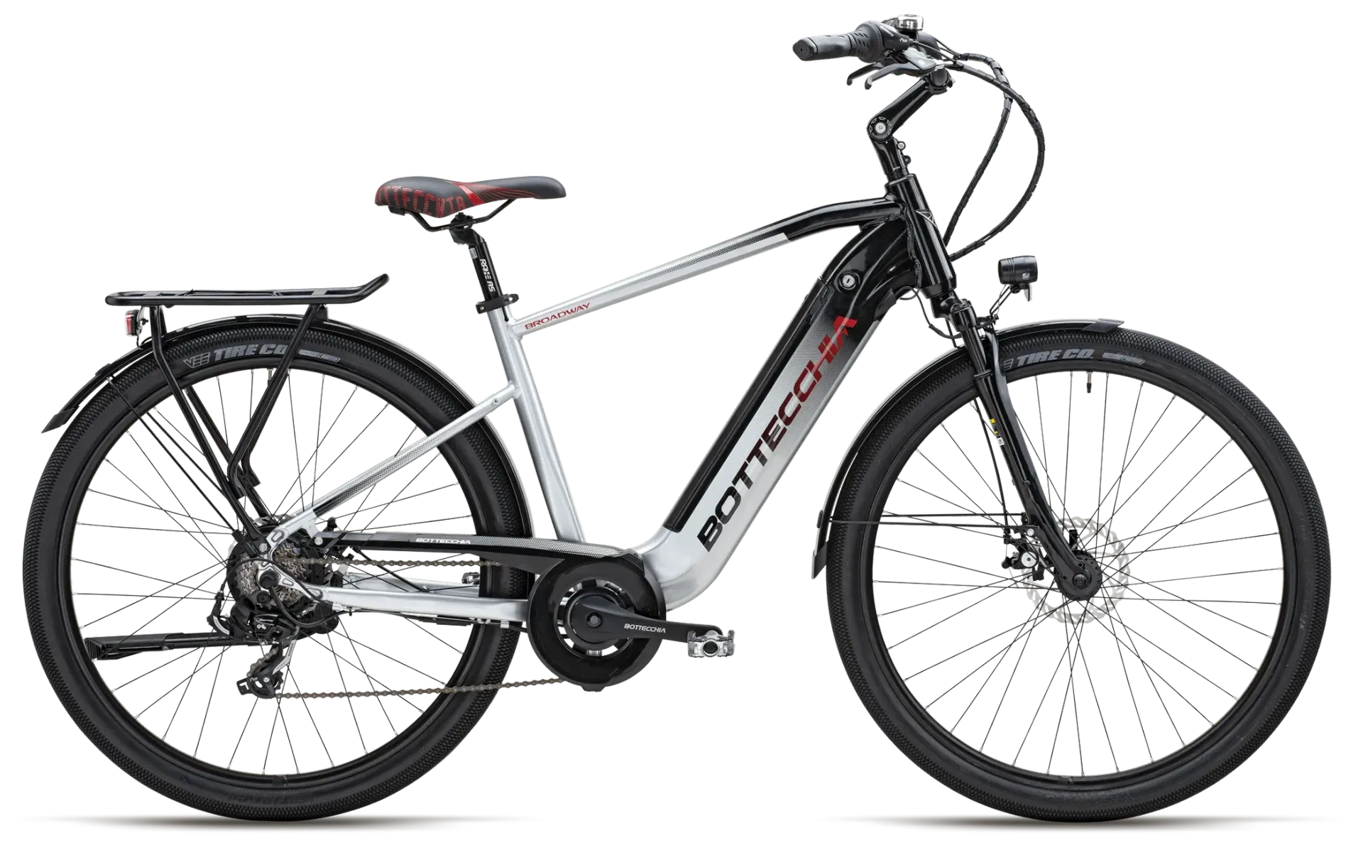 Una bicicletta elettrica bianca e nera con portapacchi posteriore su sfondo bianco.