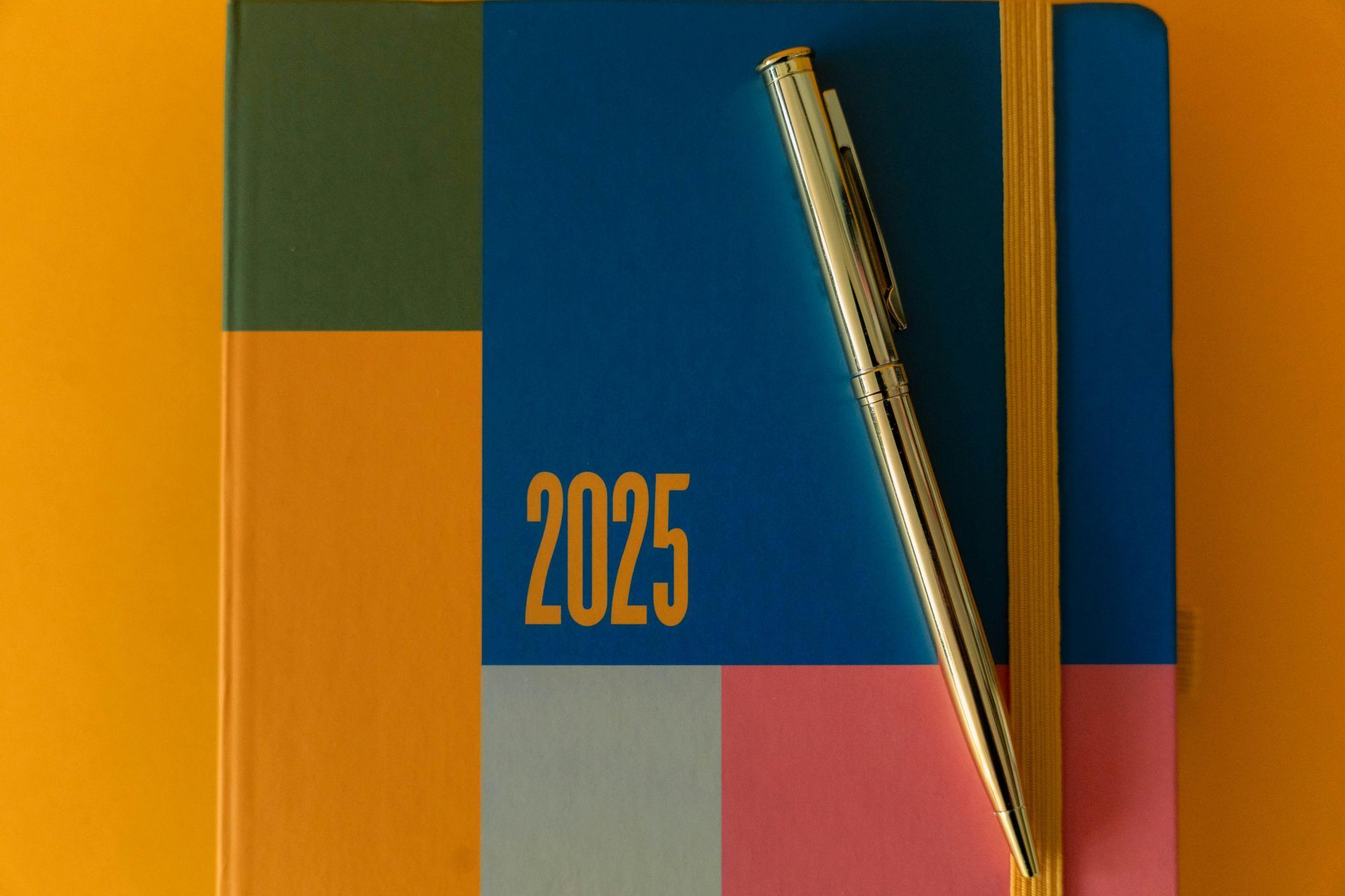 Kalender mit der Aufschrift 2025