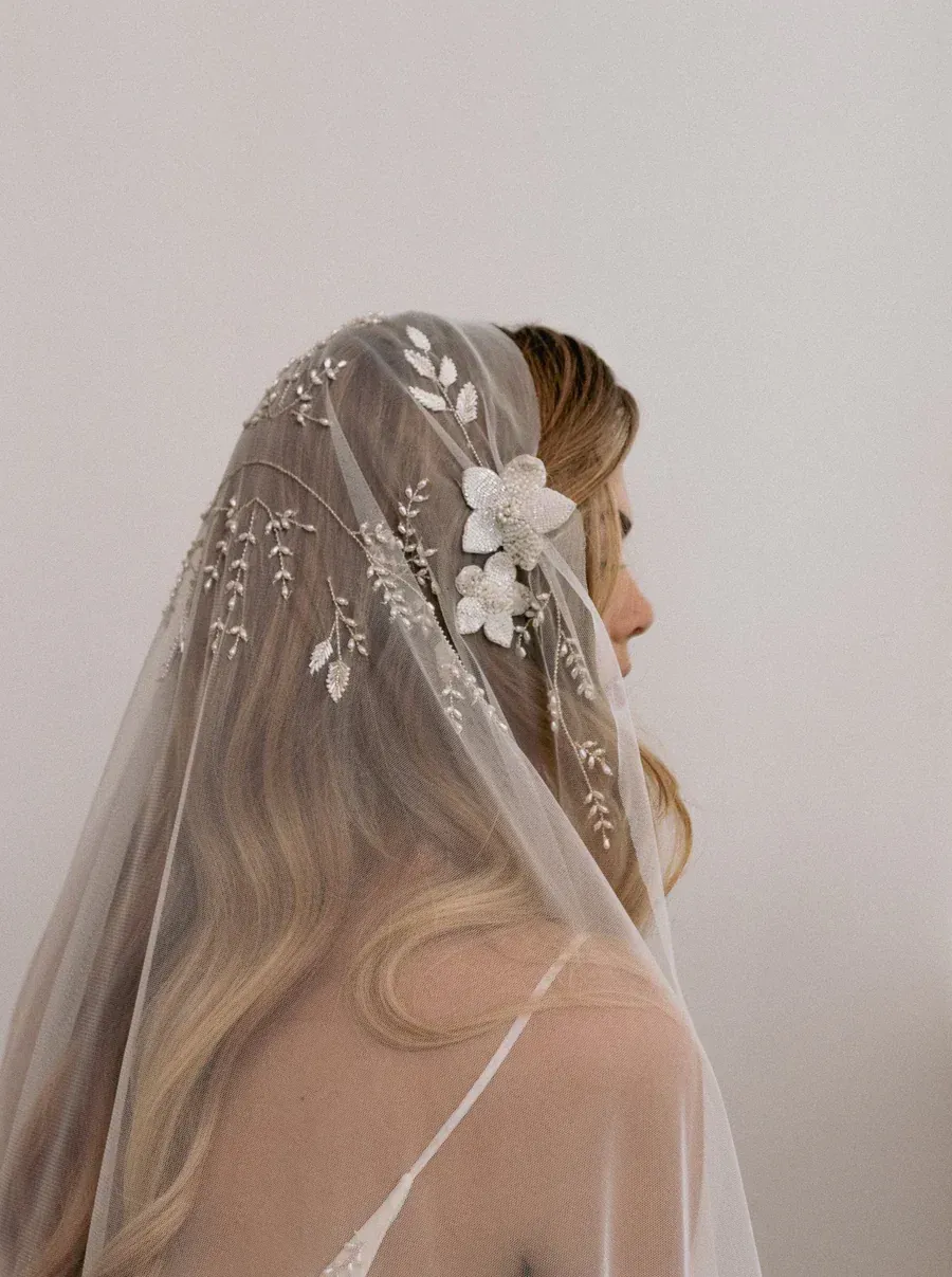 Ella Veil