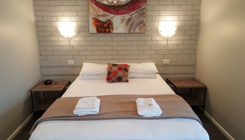 Queen Room — Hilldrop Motor Inn In Waterview Heights, NSW