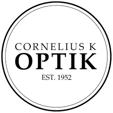 et sort/hvidt logo til cornelius k optik est. 1952 .