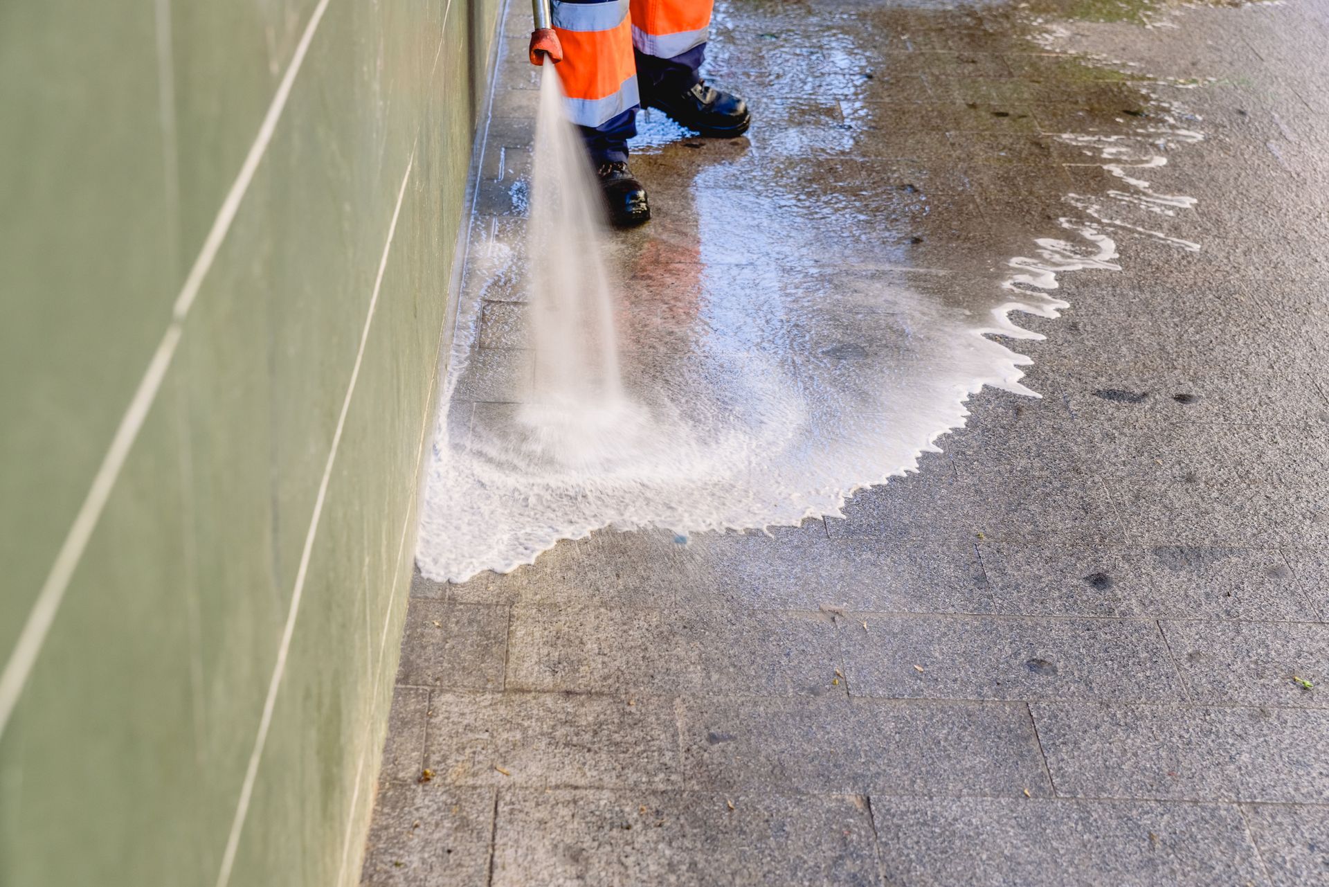 Why Businesses Should Have their Commercial Property Pressure Washed in the Winter