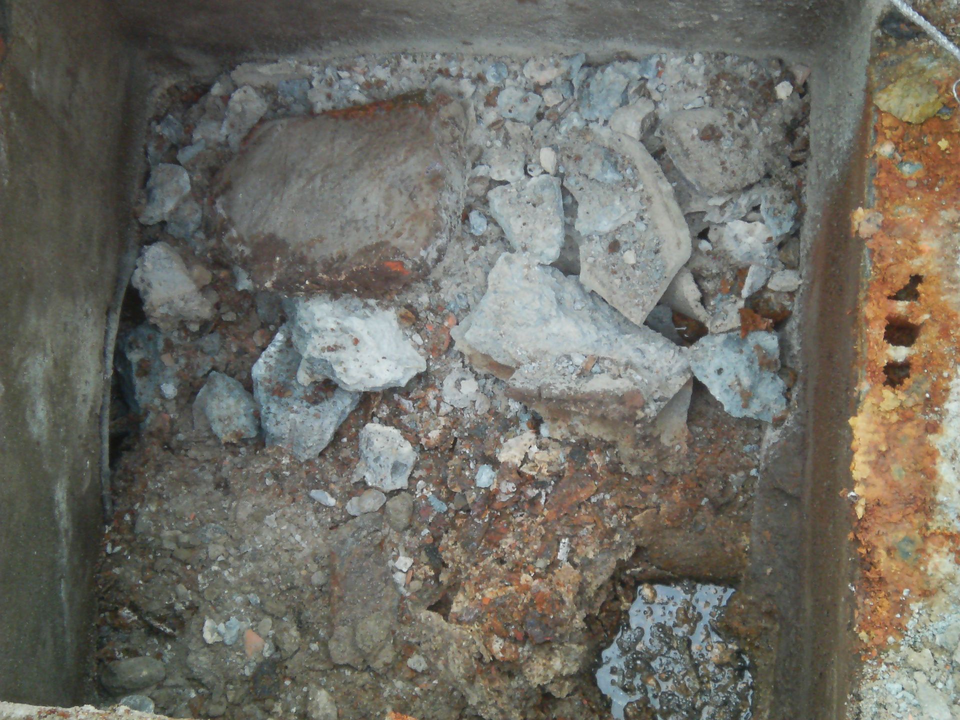 operazione di pulizia fosse