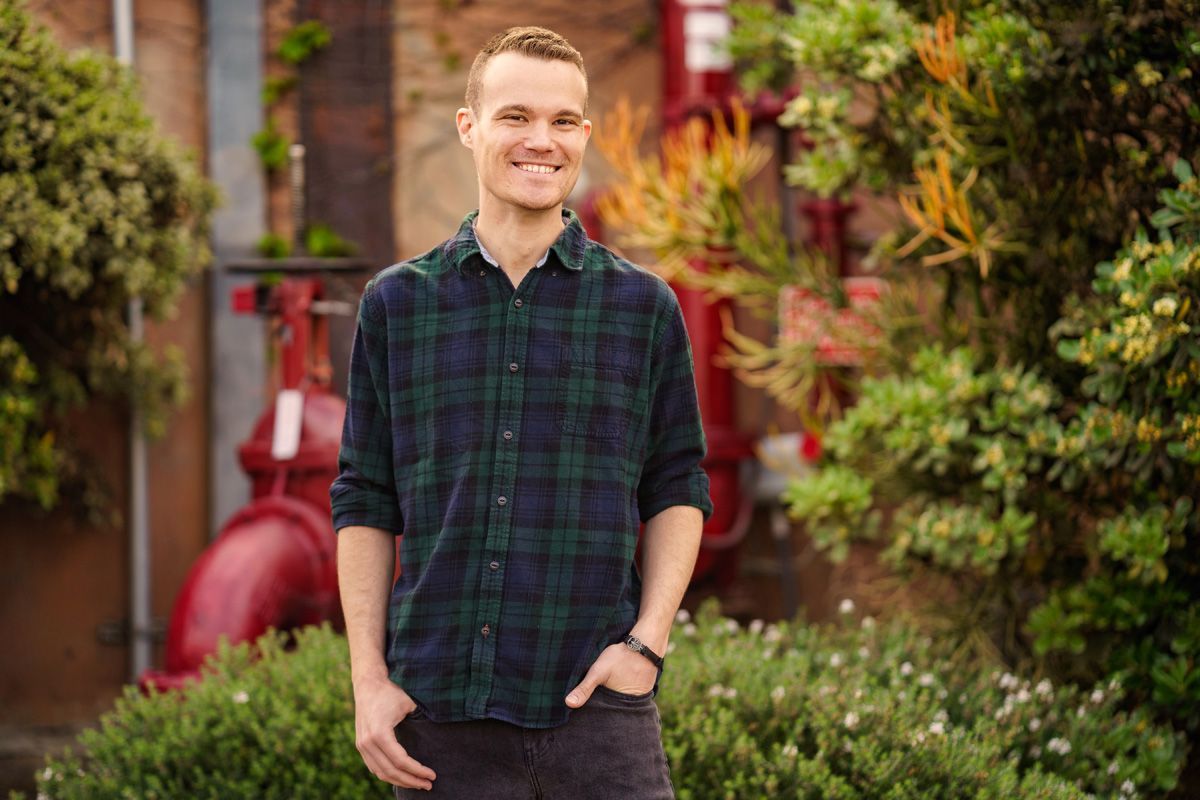 Why men need help with their dating photos?
