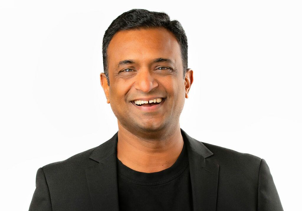 Example of high contrast outfit for professional headshot