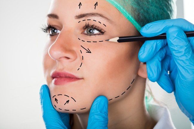 chirurgia plastica a Venezia  per mento e occhi