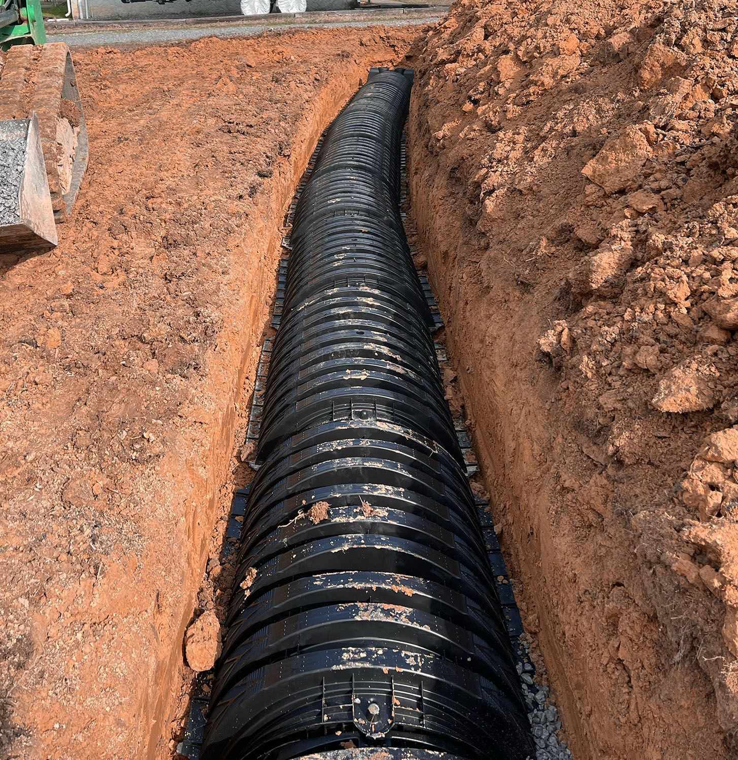 Field line installation by experienced Chattanooga professionals, ensuring proper wastewater dispersion and soil absorption.