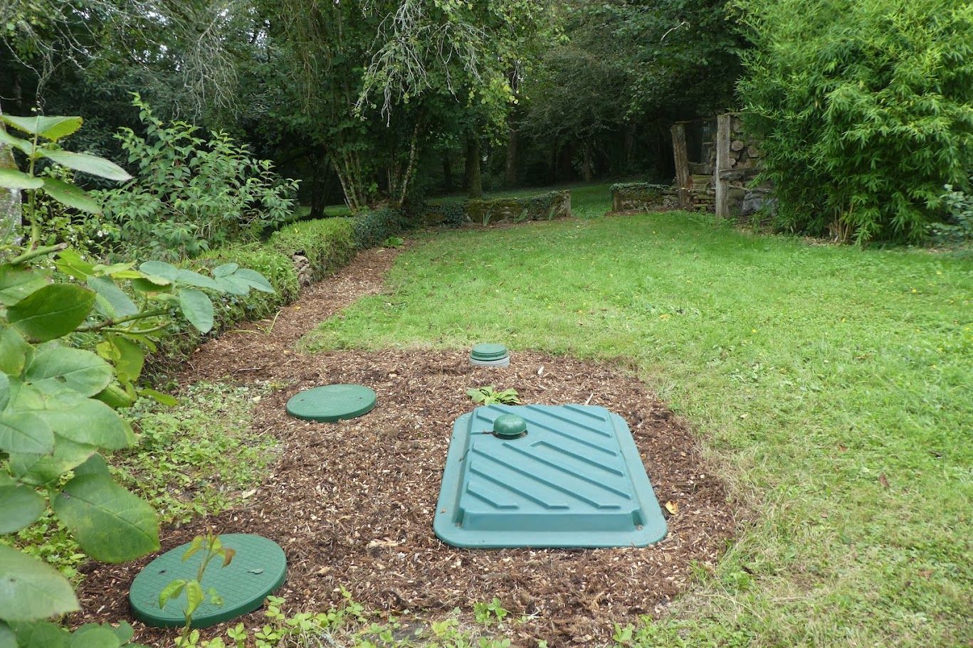 Elite Outdoor Living Solutions installed a septic drainage system in a green yard in Heritage Hills, OKC.