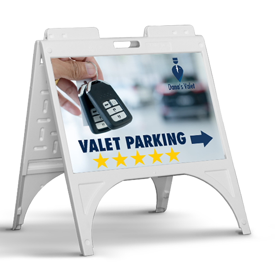 A sign that says valet parking on it