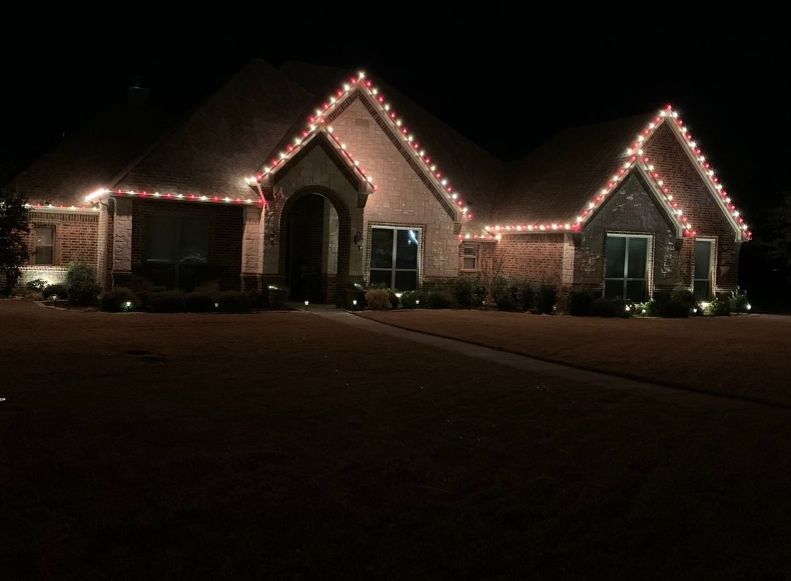 basic read and white house frame