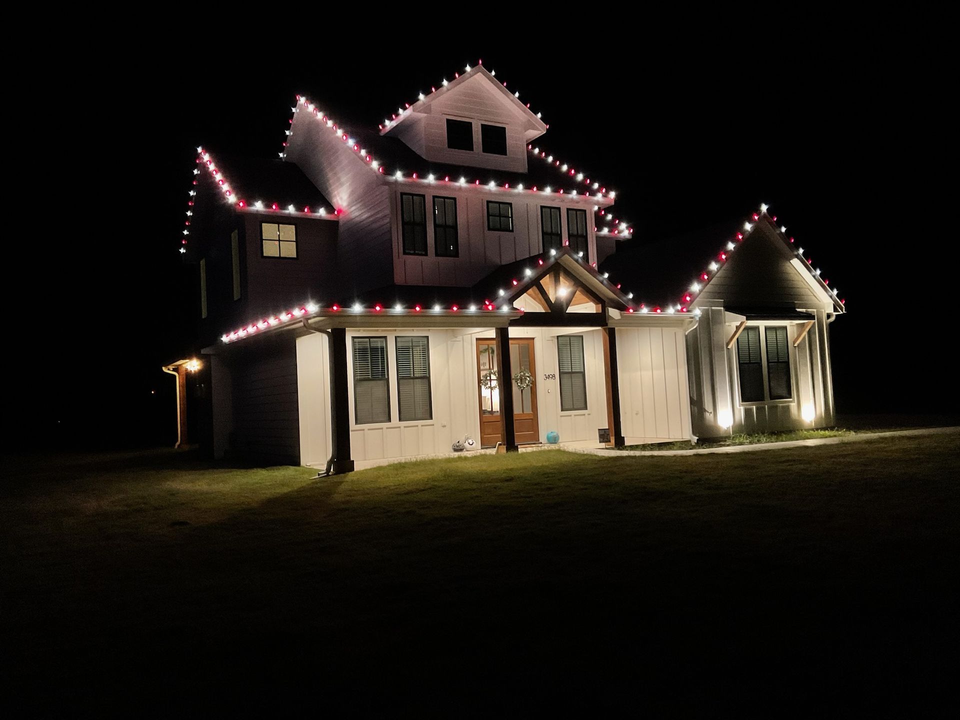 farm home with red and white christmas lights