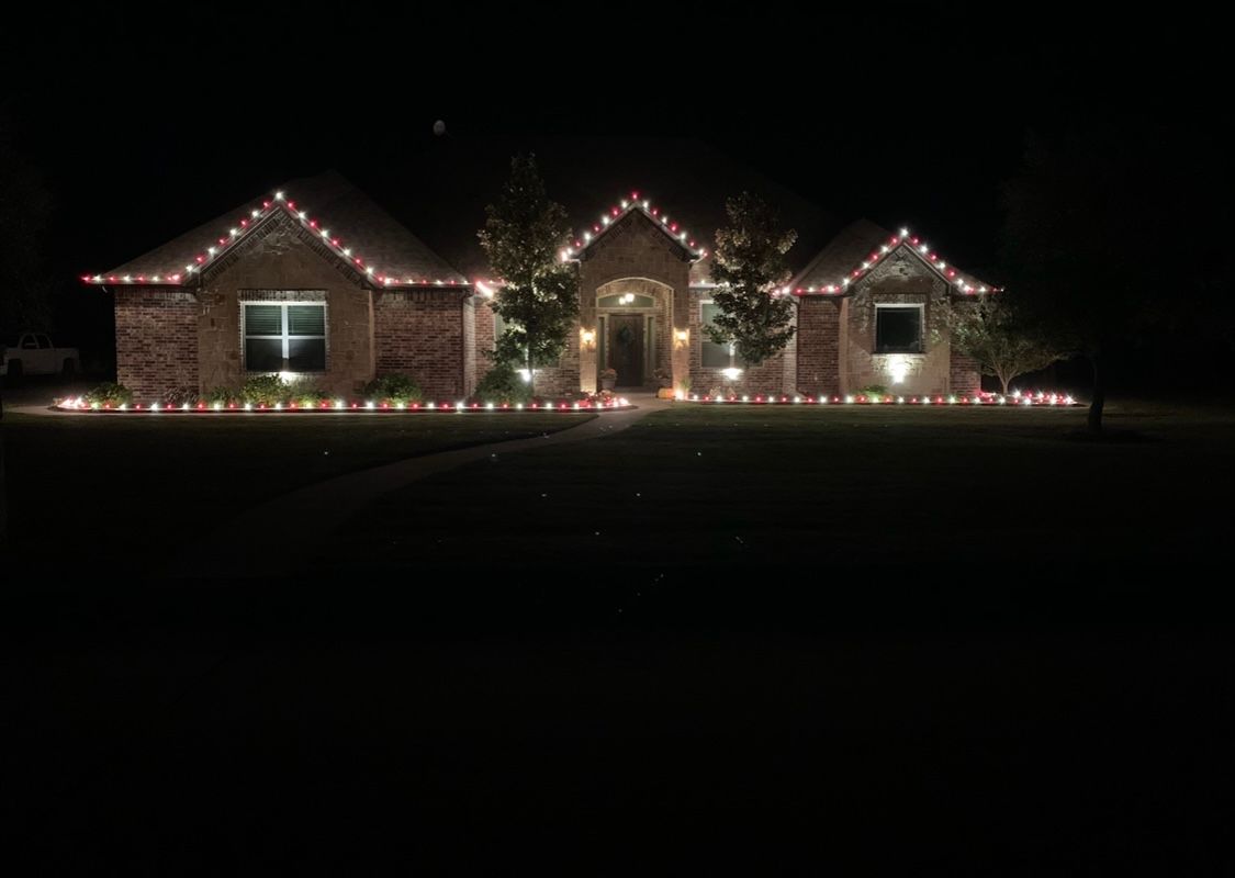 simple red and white brick christmas lights