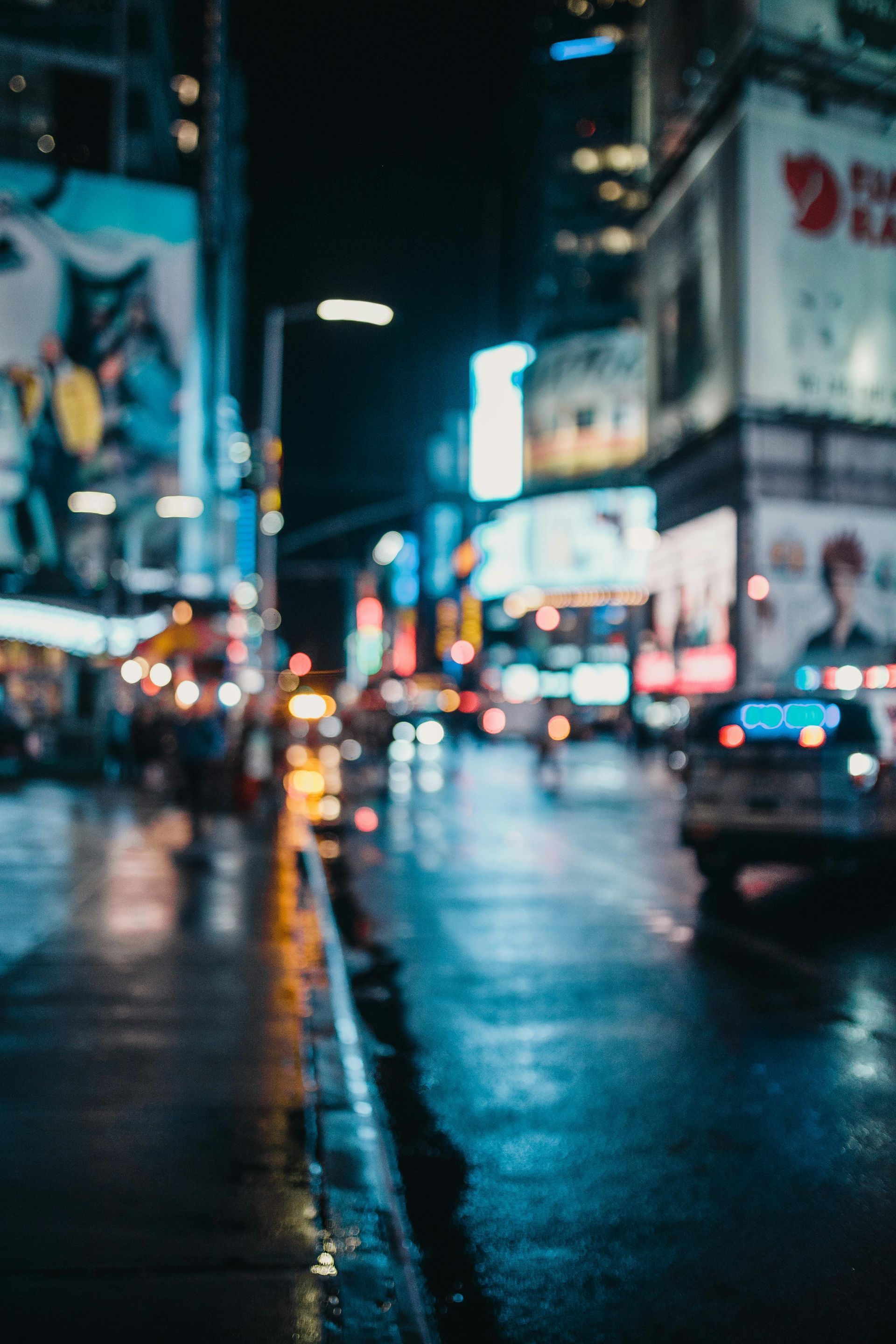 A blurry picture of a city street at night.