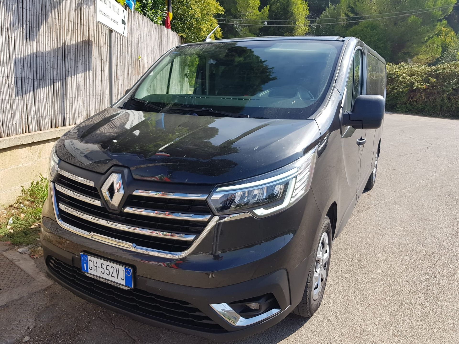 Renault minivan for transfer services