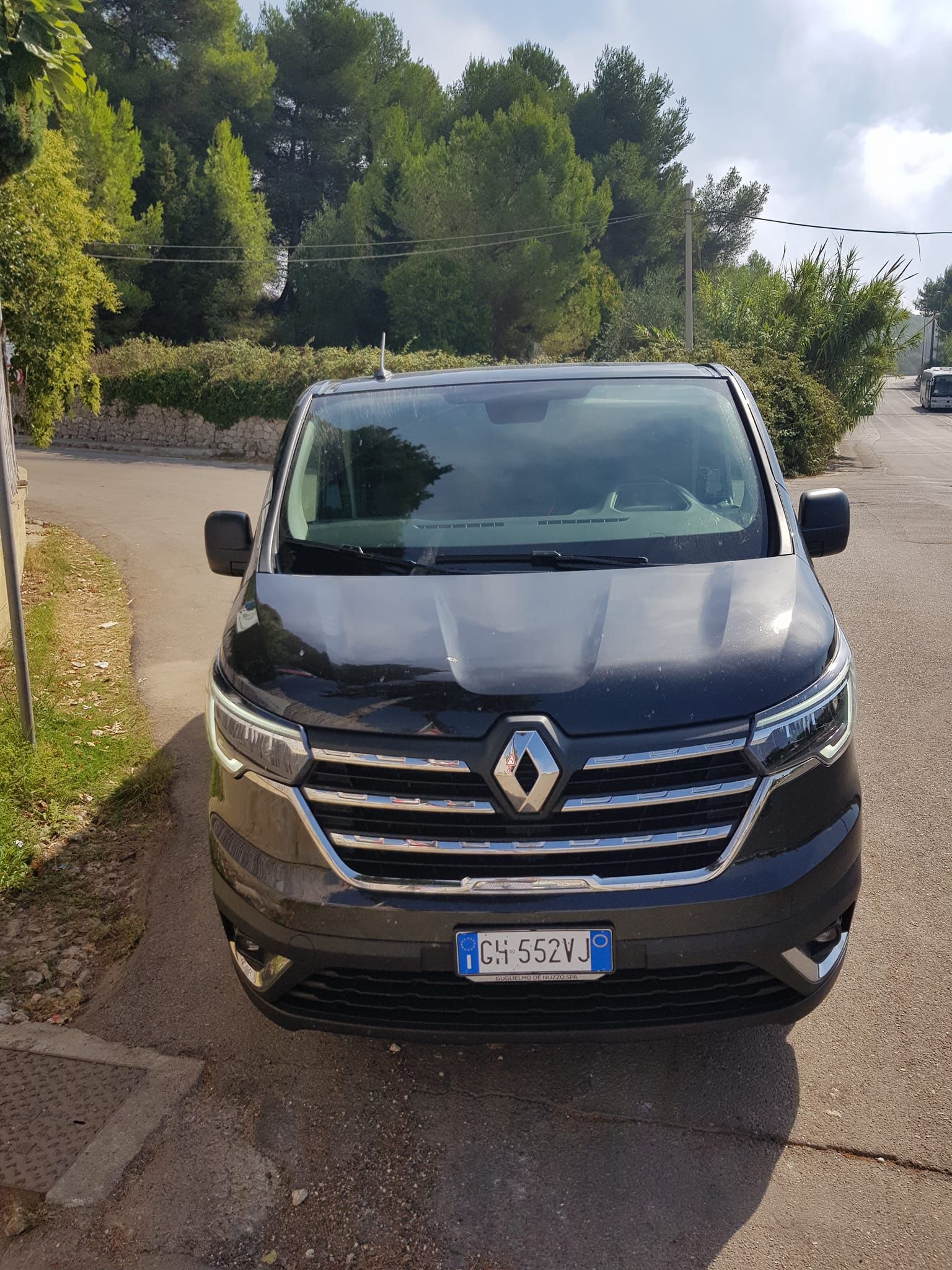 Renault car for transfer services