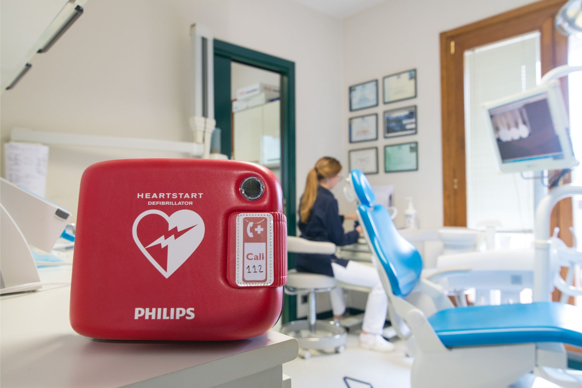 Defibrillatore disponibile nello studio dentistico