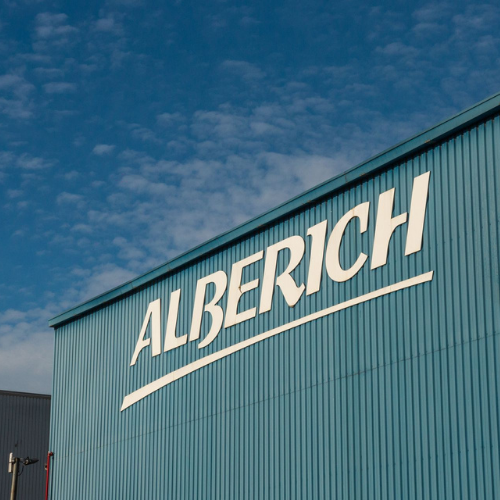 A blue building with the word alberich on it