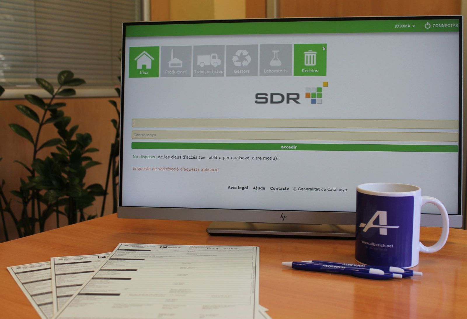 Un sitio web sdr se muestra en la pantalla de una computadora