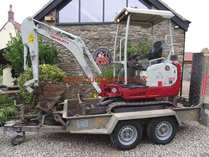 TAKEUCHI TB216 MINI DIGGER WITH IFOR WILLIAMS PLANT TRAILER