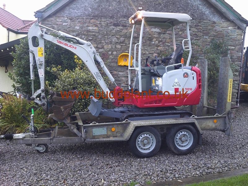 TAKEUCHI TB216 MINI DIGGER WITH IFOR WILLIAMS TRAILER