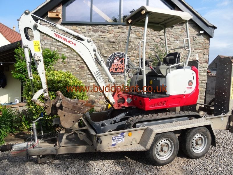 TAKEUCHI TB216 MINI DIGGER WITH IFOR WILLIAMS PLANT TRAILER