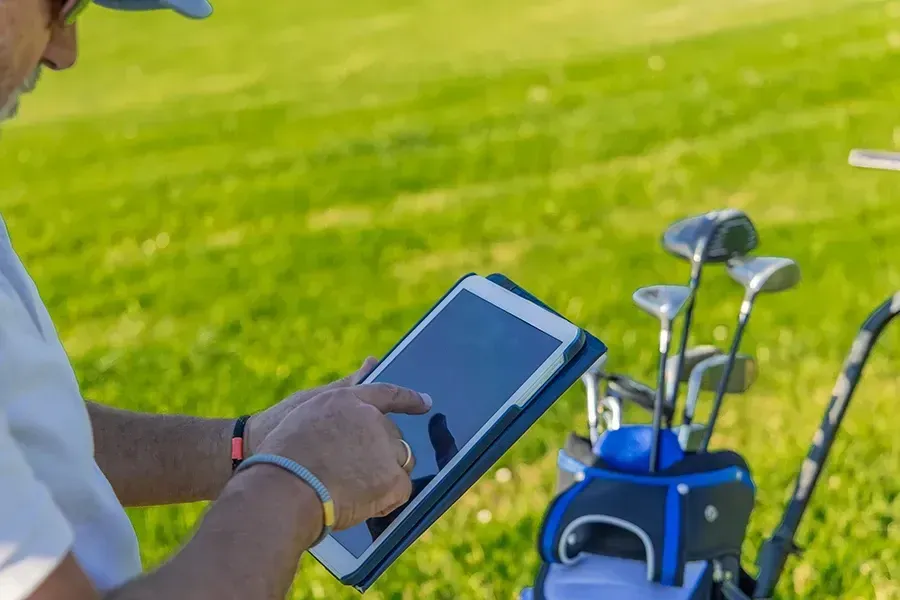 Golfer on the tablet