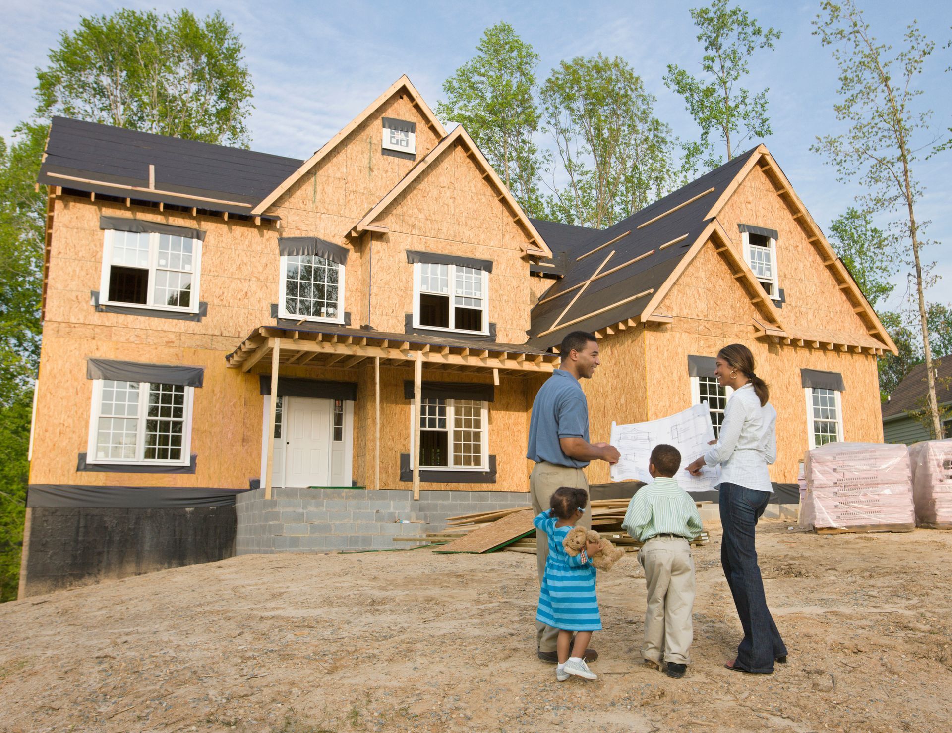 Custom Home Building in Washington, IL with P&W Builders Inc - Family viewing home under constructio