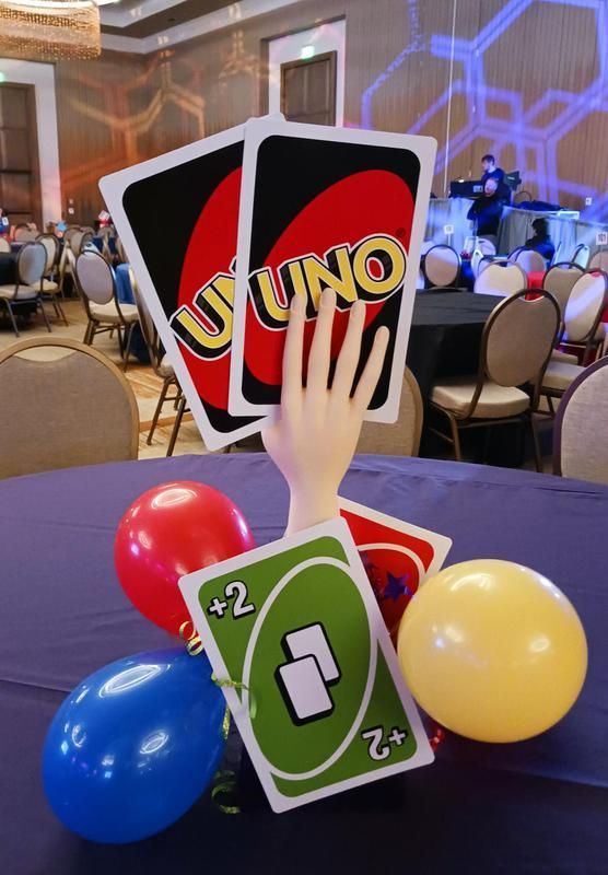 A hand is holding a card that says uno on it