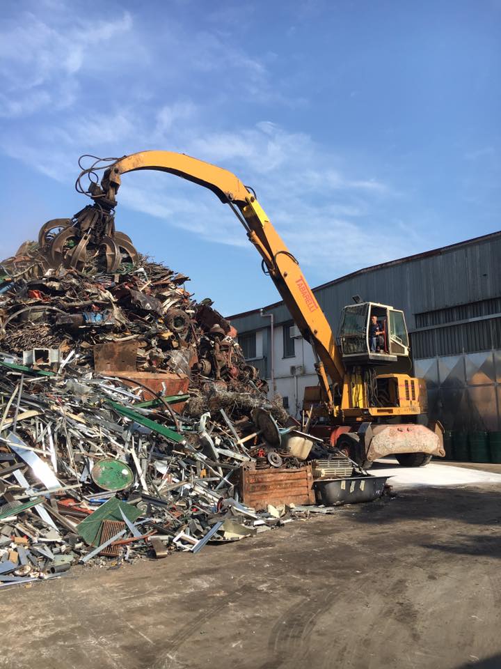 stoccaggio materiali ferrosi da recuperare
