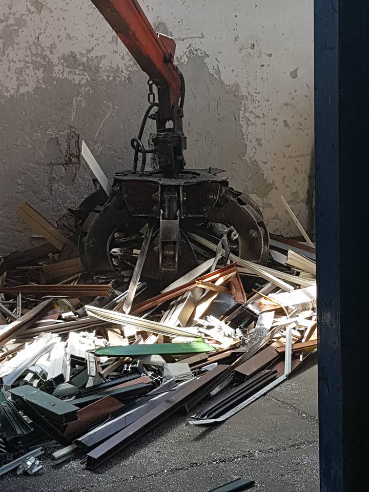 demolizione capannoni e recupero rifiuti