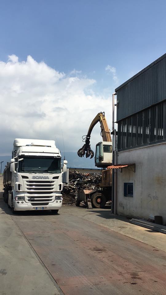 demolizione capannoni