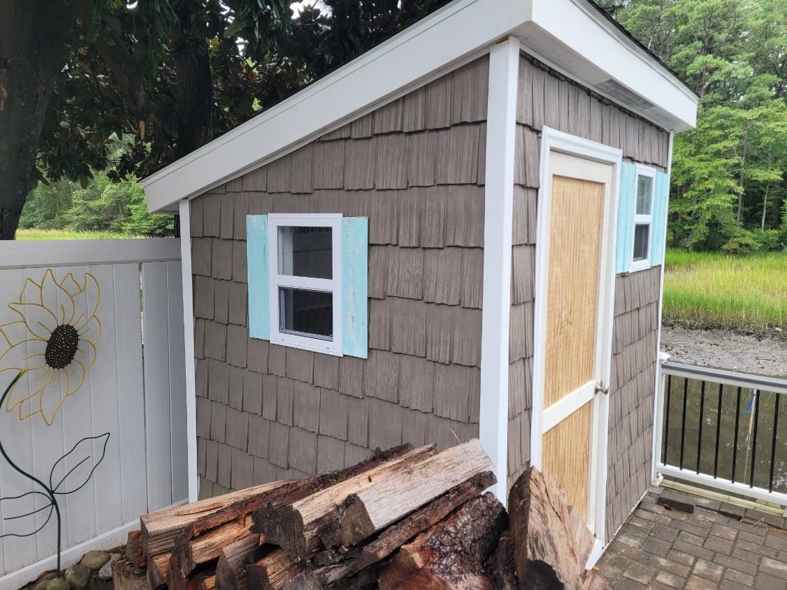 Small Room in a Garden — Virginia Beach, VA — Cardinal Decks
